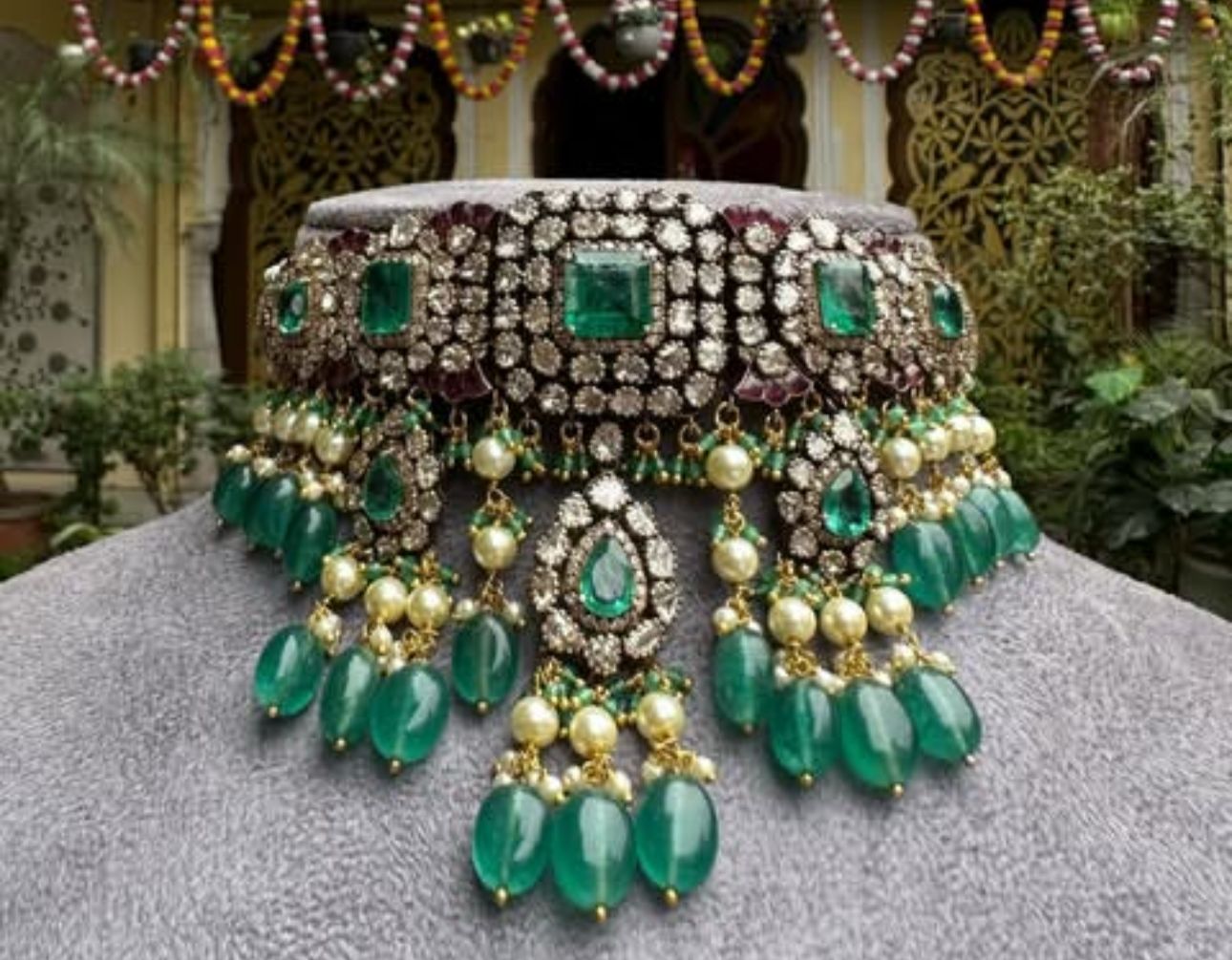 Precious High Quality Emerald And Polki Diamond Yellow Gold Handmade Choker Necklace Jewelry
