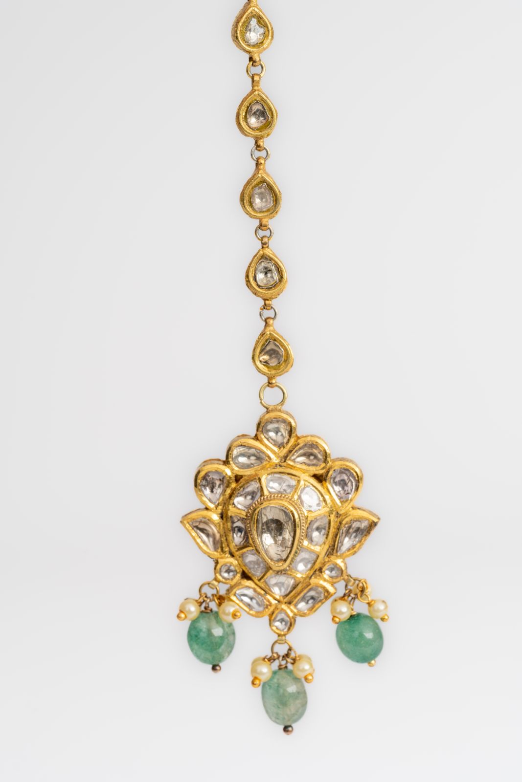 New Arrival Polki Diamond And Emerald Yellow Gold Handmade Forehead Pendant Jewelry