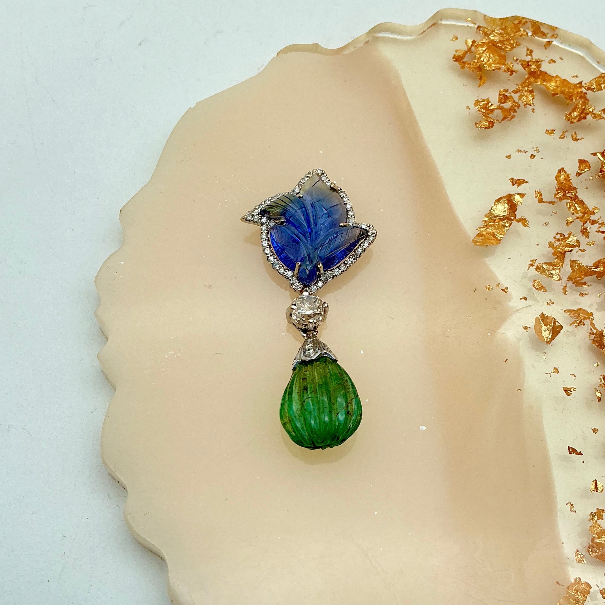 Precious Carving Tanzanite, Emerald And Diamond 18k White Gold Pendant Jewelry